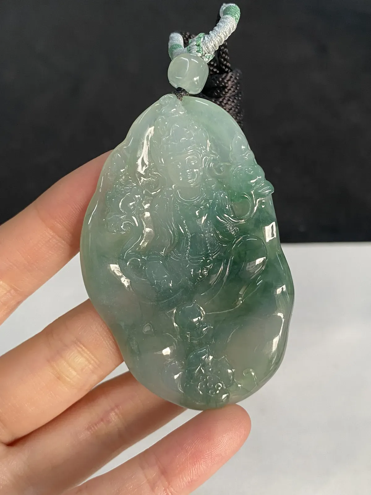 翡翠冰糯种绿色吊坠，配珠未测