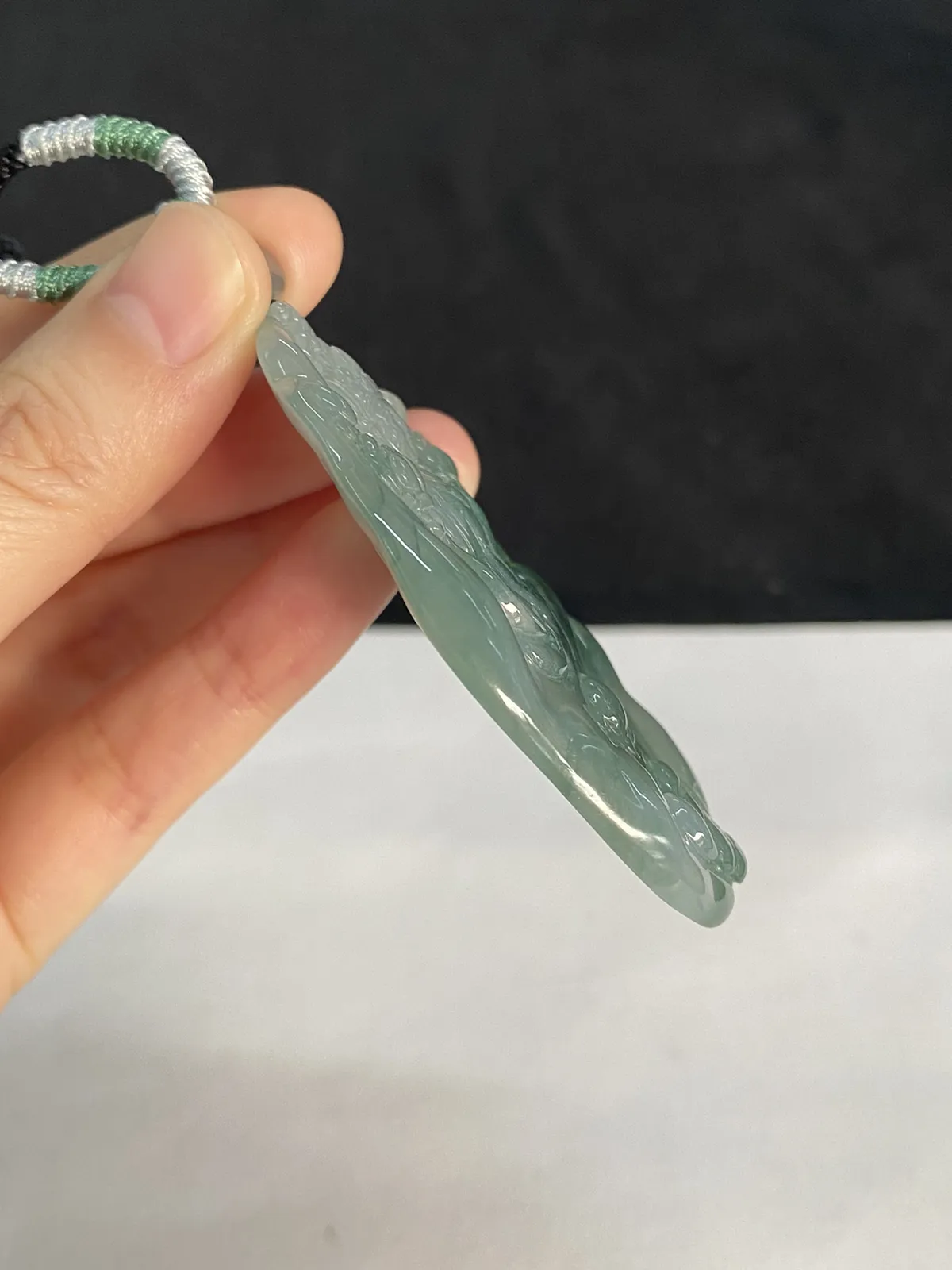 翡翠冰糯种绿色吊坠，配珠未测