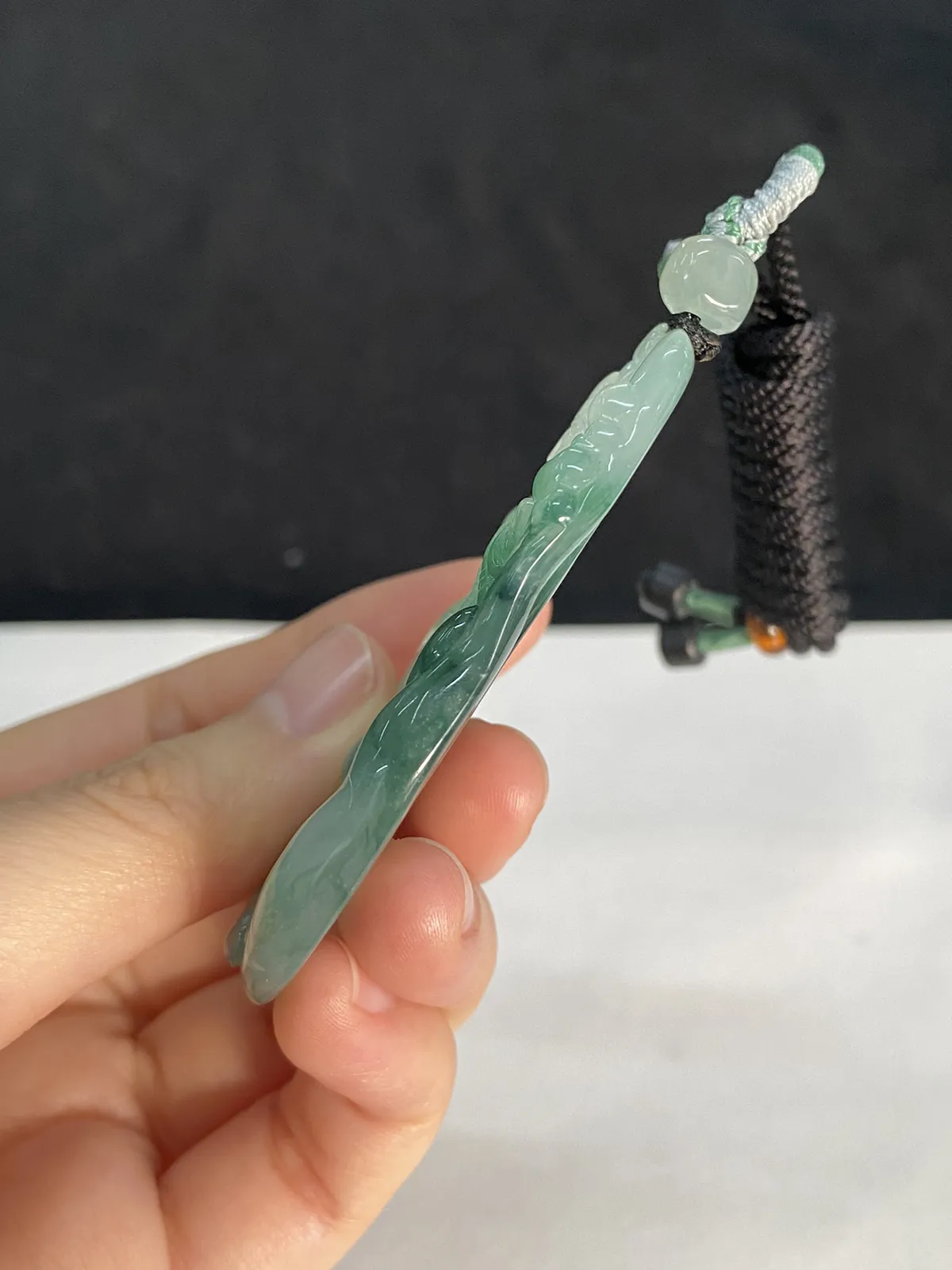 翡翠冰糯种绿色吊坠，配珠未测