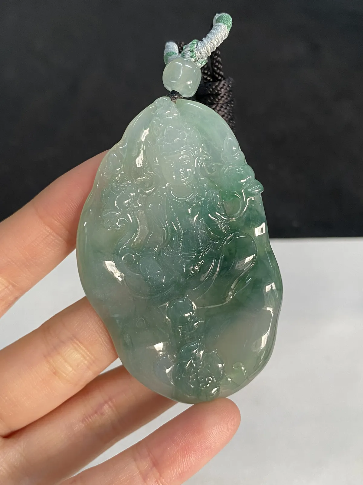 翡翠冰糯种绿色吊坠，配珠未测