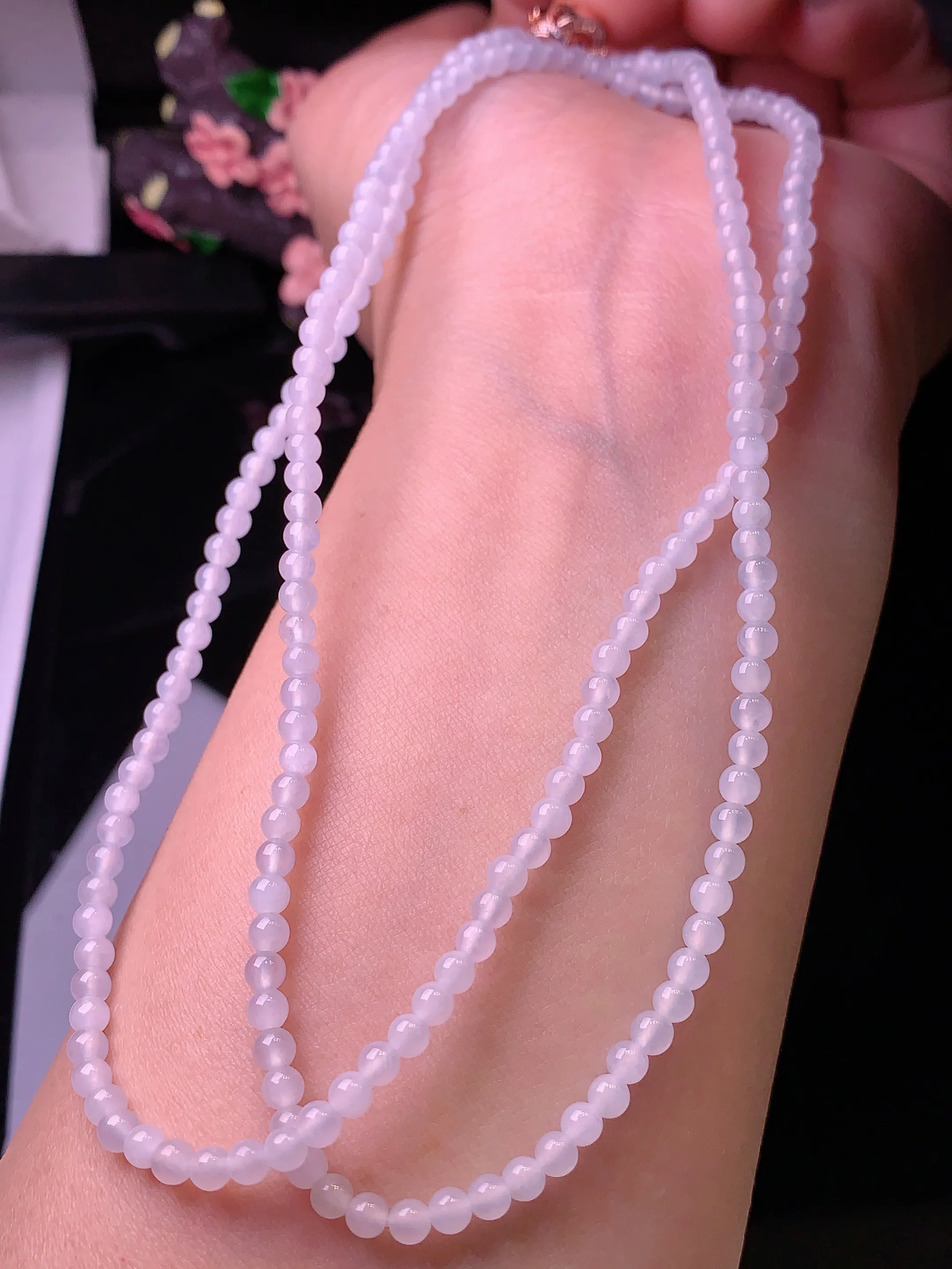 冰种圆珠项链 玉质细腻 色泽艳丽 整体尺寸3.5