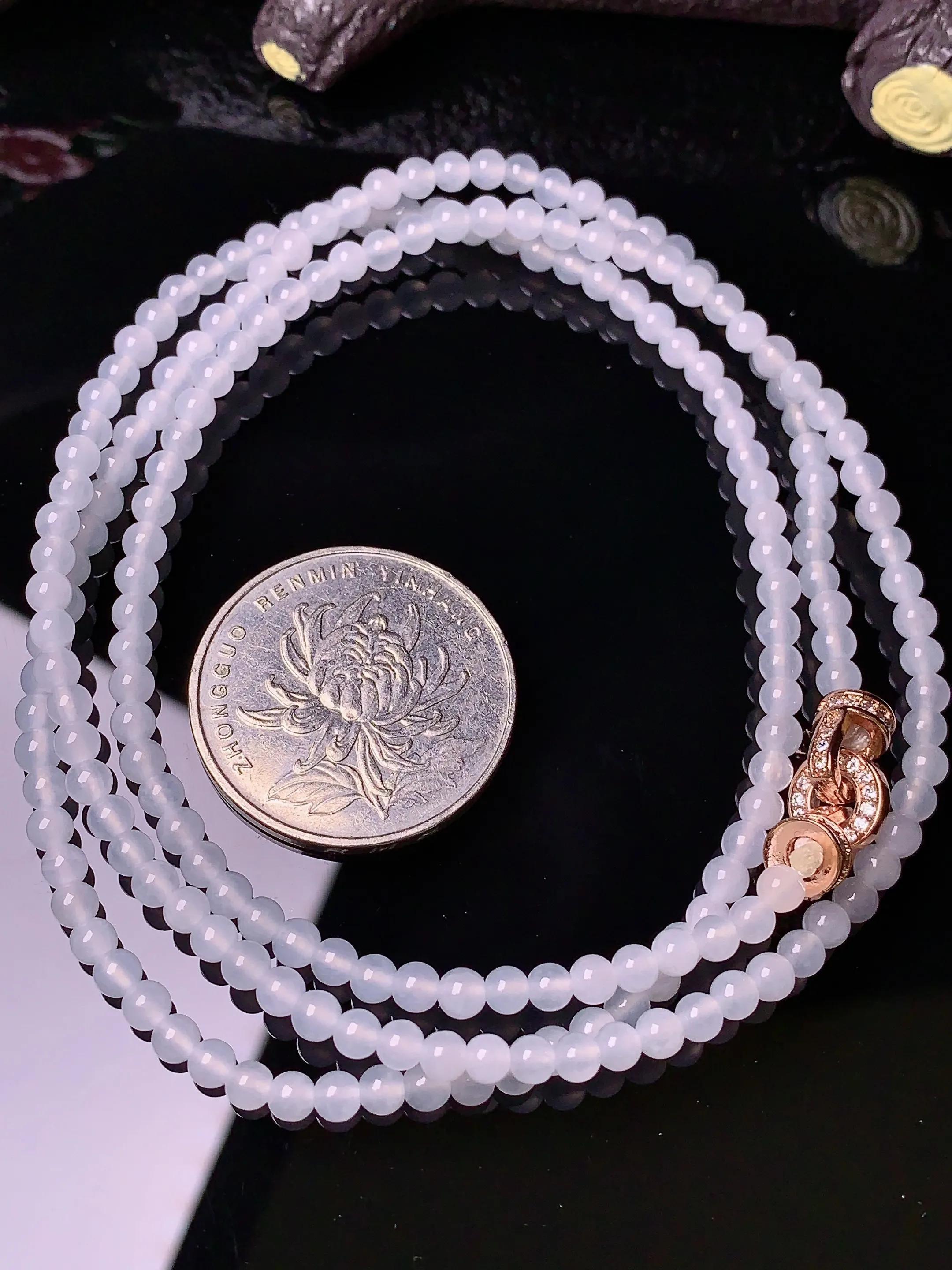 冰种圆珠项链 玉质细腻 色泽艳丽 整体尺寸3.5