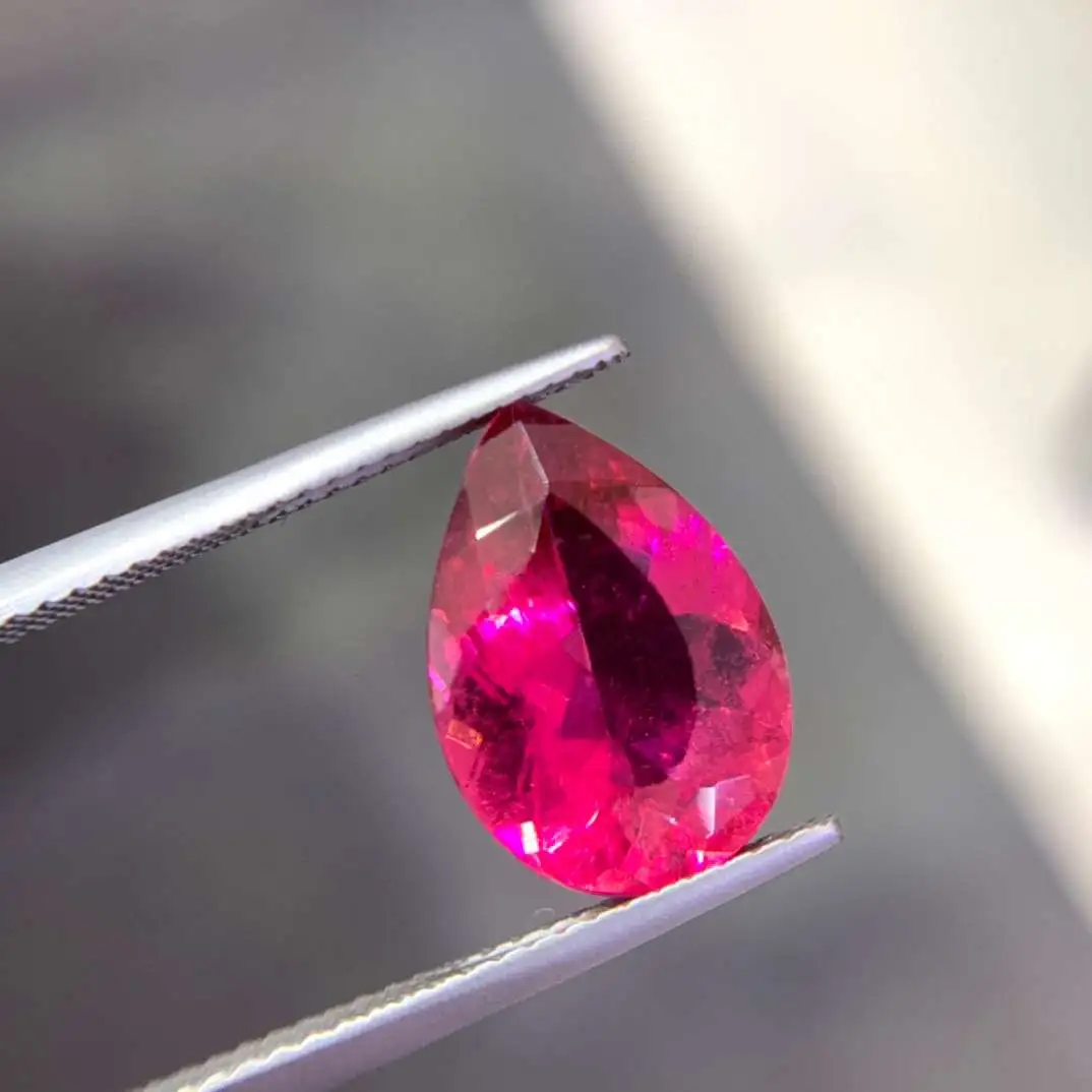 天然卢比来碧玺裸石 热粉色颜色美艳 晶体干净 火彩好 规格：13.8/9.8/5.6mm重量：4.54克拉