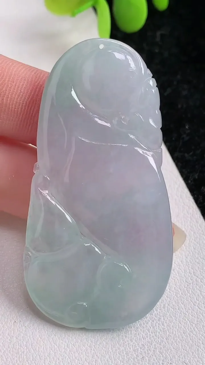 天然A货翡翠福瓜吊坠，尺寸54.4-28.3-6.2，重:18.47g
2月19日