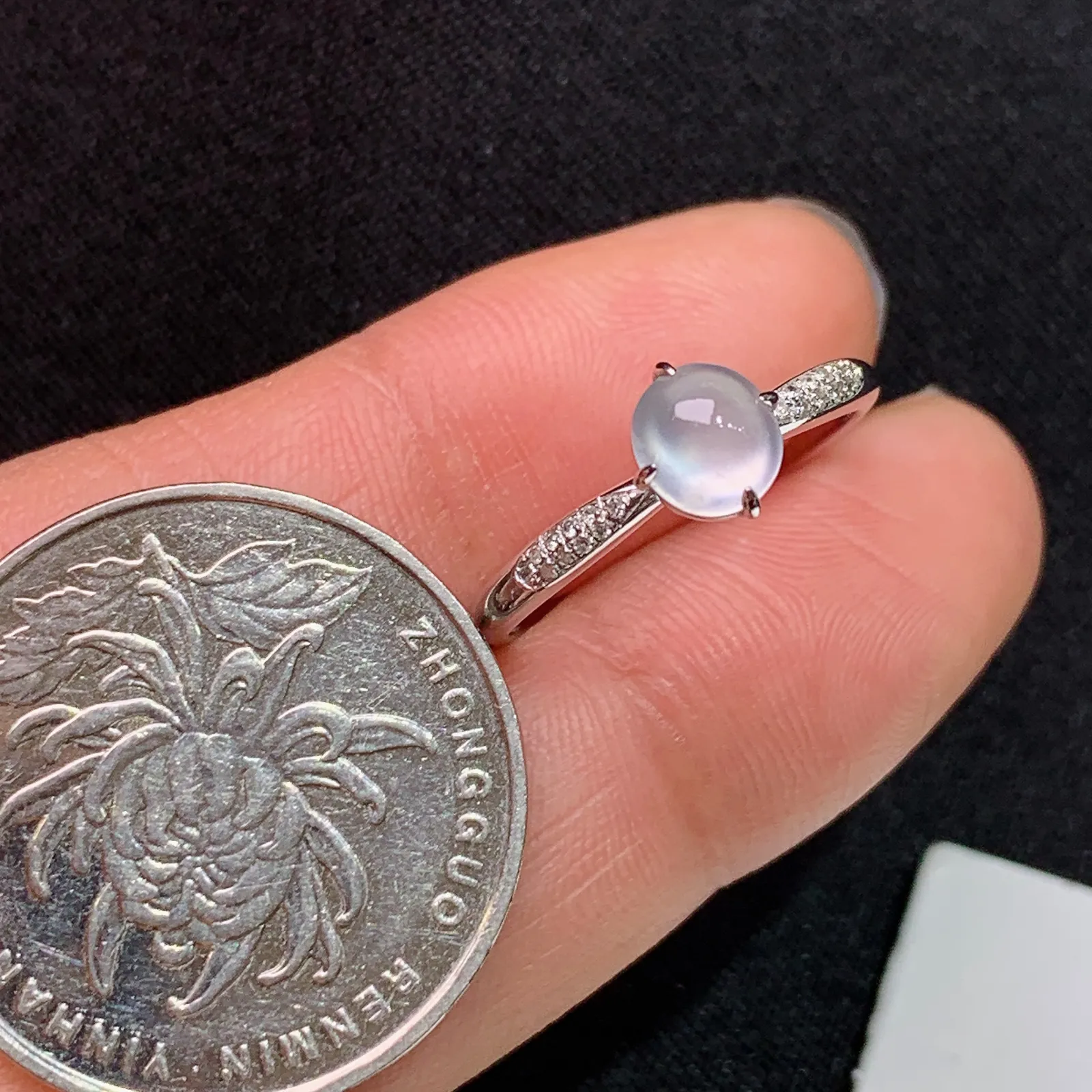高冰种蛋面戒指 18k金镶嵌，简约精致，冰润细腻，种水足，圈口14 裸石5.3*5.1*3
