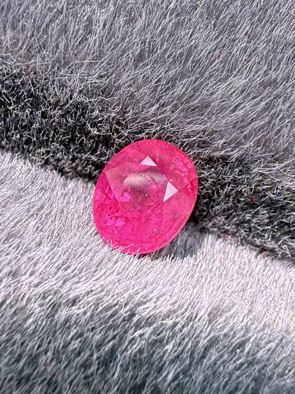 1.02ct天然缅甸红宝石裸石，尺寸6*4.9*3.8mm，颜色美艳 ，晶体微棉，火彩足