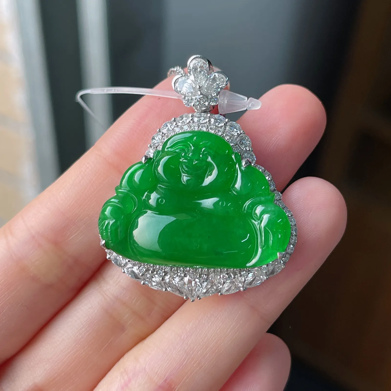 翡翠冰糯种绿色吊坠，印记：G750,伴钻石