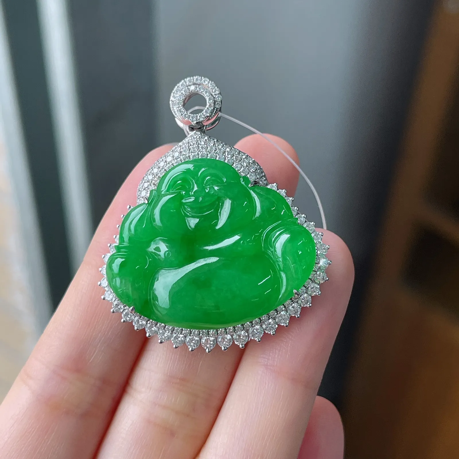 翡翠冰糯种绿色大佛公吊坠，印记：G18K,伴钻石