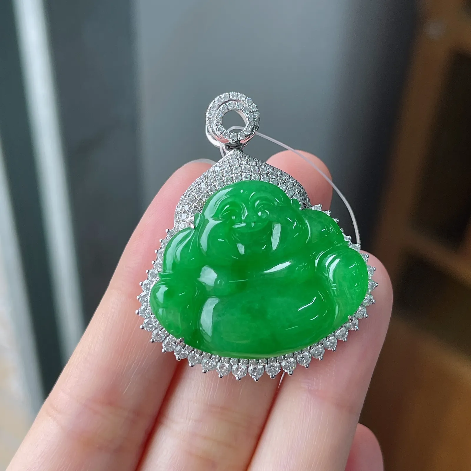 翡翠冰糯种绿色大佛公吊坠，印记：G18K,伴钻石