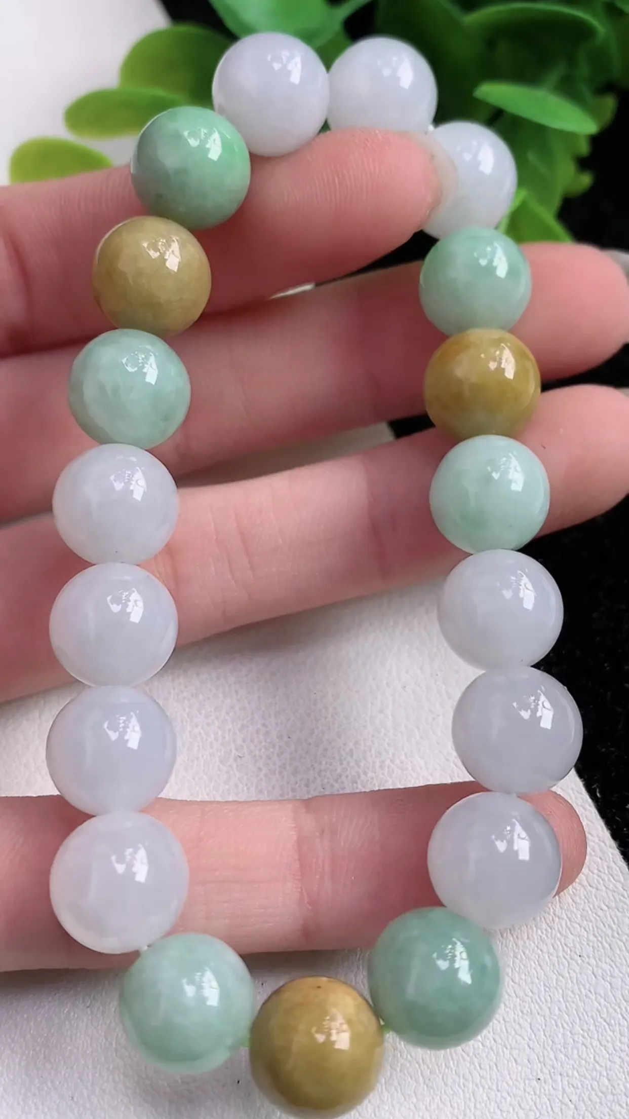 缅甸天然翡翠a货 老坑料起胶冰润 三彩黄加绿圆珠手串  手链  尺寸10mm   19颗   y 34.28