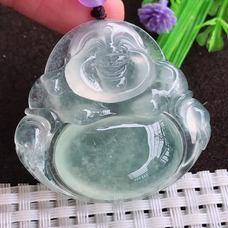 自然光实拍，收藏佳品，老坑高冰种冰晴底大佛公吊坠，玉质细腻，冰莹起胶，色泽鲜美，均匀靓丽，雕工精湛，意境优美，清秀灵气，高档大气，尺寸41.2/44/9.8