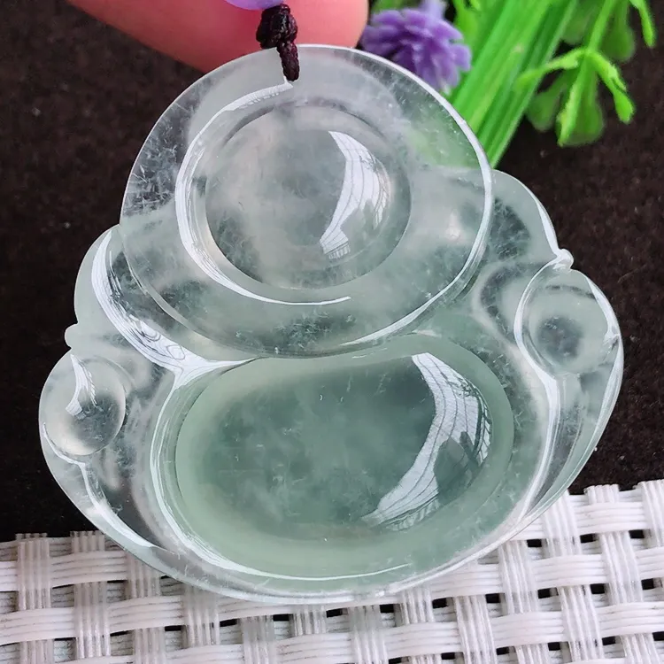 自然光实拍，收藏佳品，老坑高冰种冰晴底大佛公吊坠，玉质细腻，冰莹起胶，色泽鲜美，均匀靓丽，雕工精湛，意境优美，清秀灵气，高档大气，尺寸41.2/44/9.8