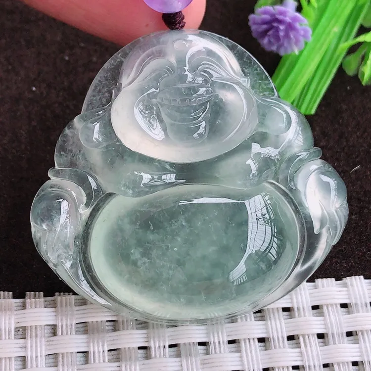 自然光实拍，收藏佳品，老坑高冰种冰晴底大佛公吊坠，玉质细腻，冰莹起胶，色泽鲜美，均匀靓丽，雕工精湛，