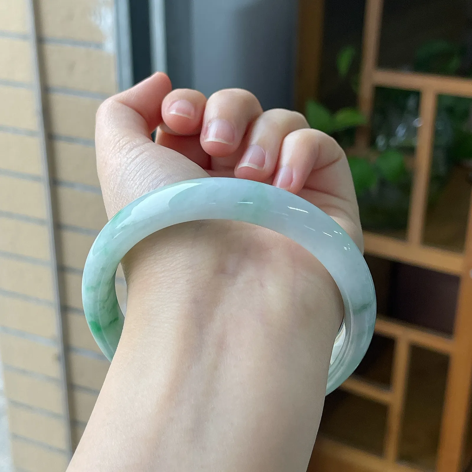 正圈62.8圈口，翡翠冰糯种飘绿手镯