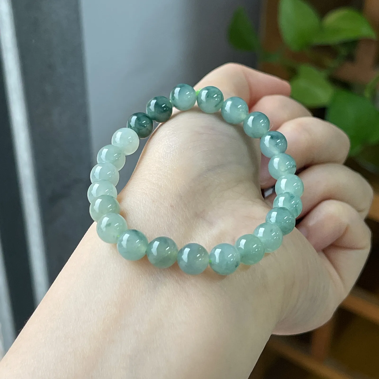 翡翠冰糯种绿色飘绿手链