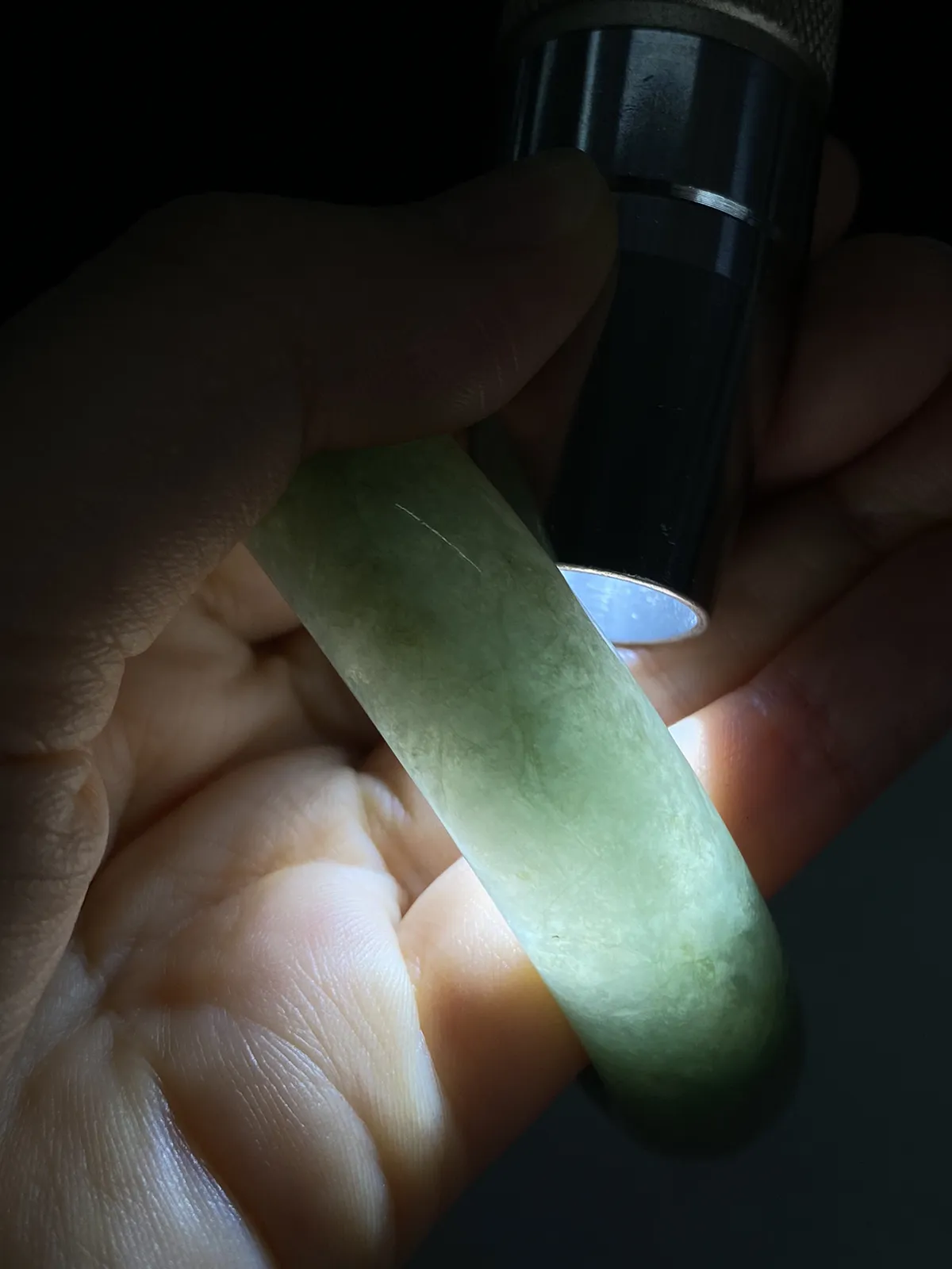 正圈57.5圈口，翡翠冰糯种淡绿色手镯