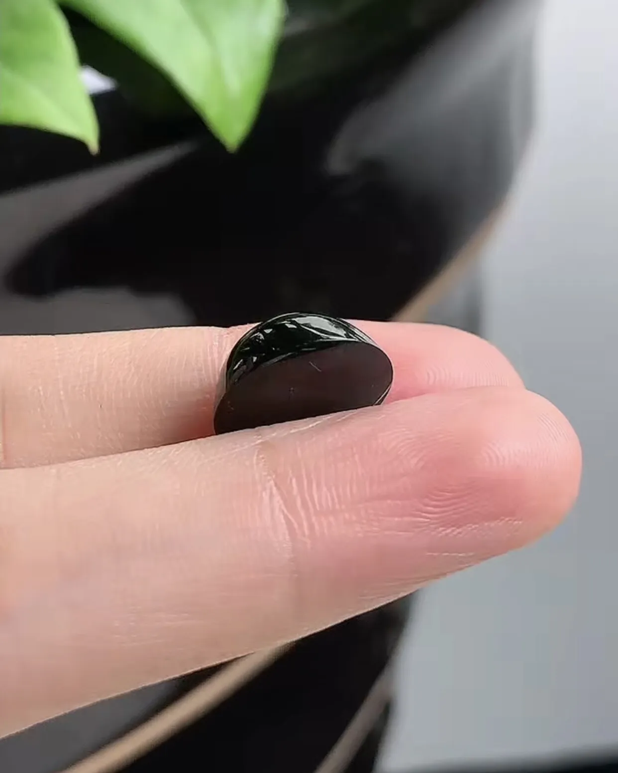a货翡翠老坑冰种墨翠蛋面镶嵌件 打灯全透 尺寸12.3×11.6×6.5mm