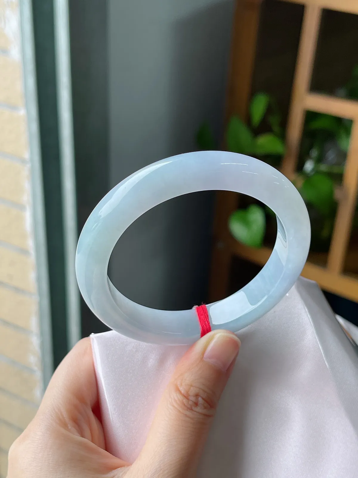 正圈圈口55.4mm，翡翠冰春彩手镯，带镯心
