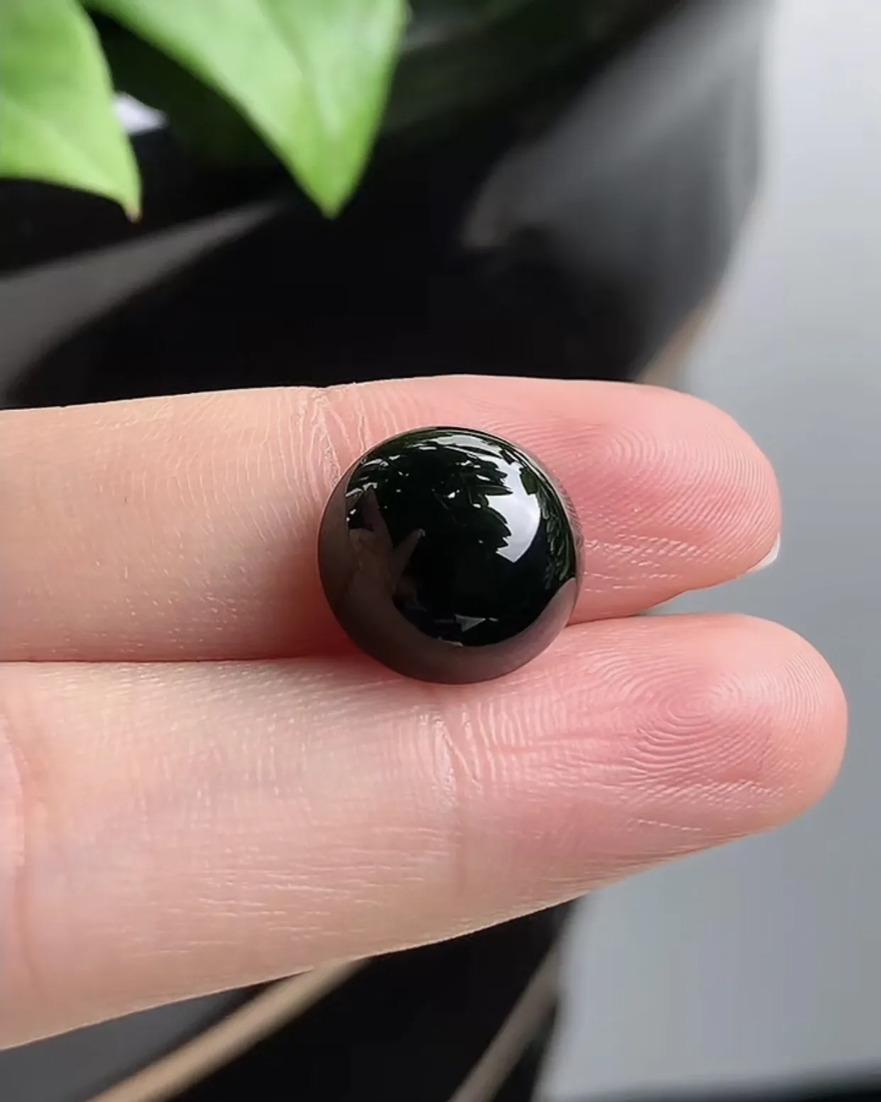 a货翡翠老坑冰种墨翠蛋面镶嵌件 打灯全透 尺寸12.3×11.6×6.5mm
