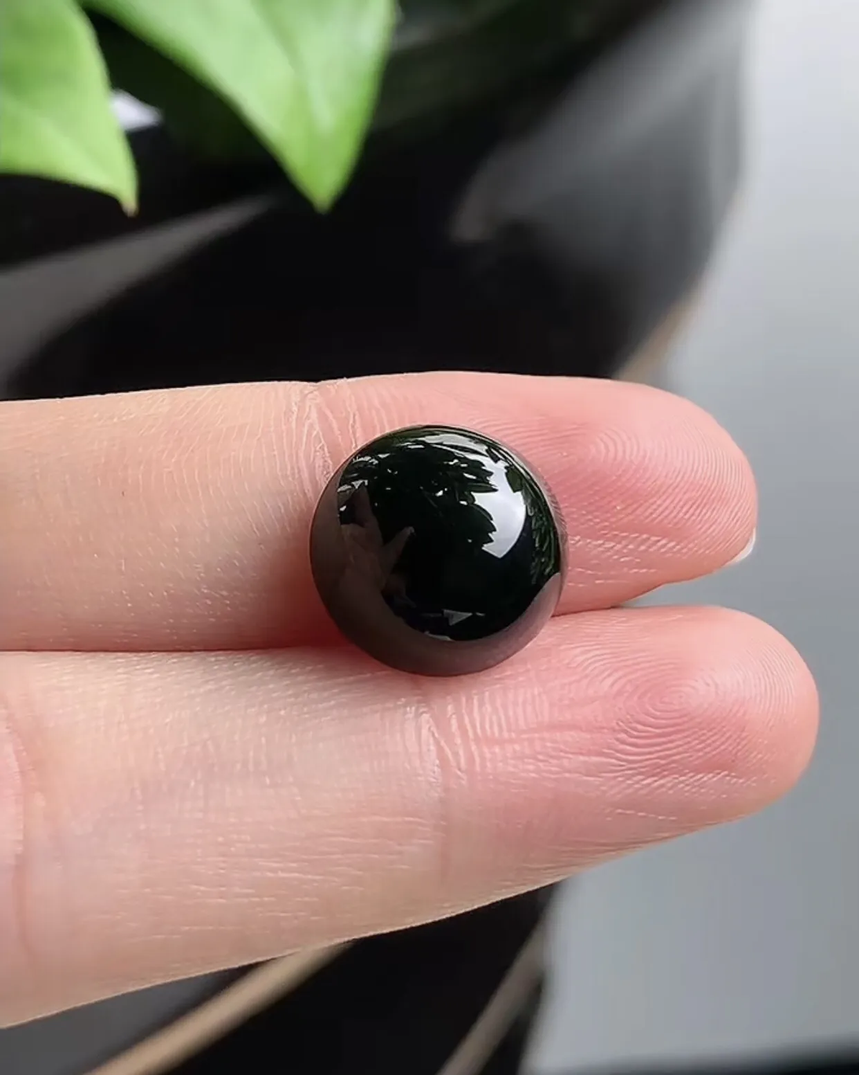 a货翡翠老坑冰种墨翠蛋面镶嵌件 打灯全透 尺寸12.3×11.6×6.5mm
