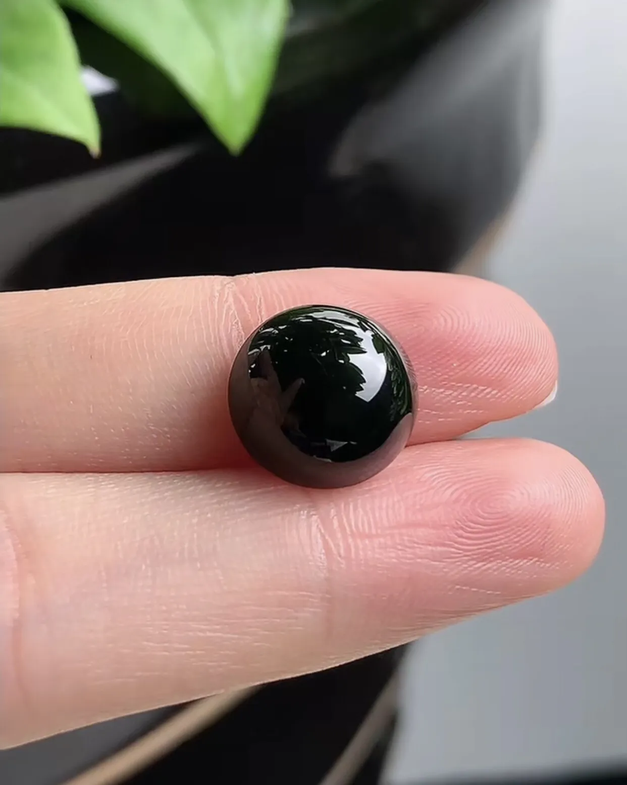 a货翡翠老坑冰种墨翠蛋面镶嵌件 打灯全透 尺寸12.3×11.6×6.5mm