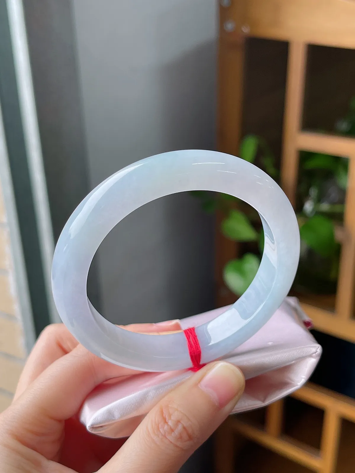 正圈圈口55.4mm，翡翠冰春彩手镯，带镯心