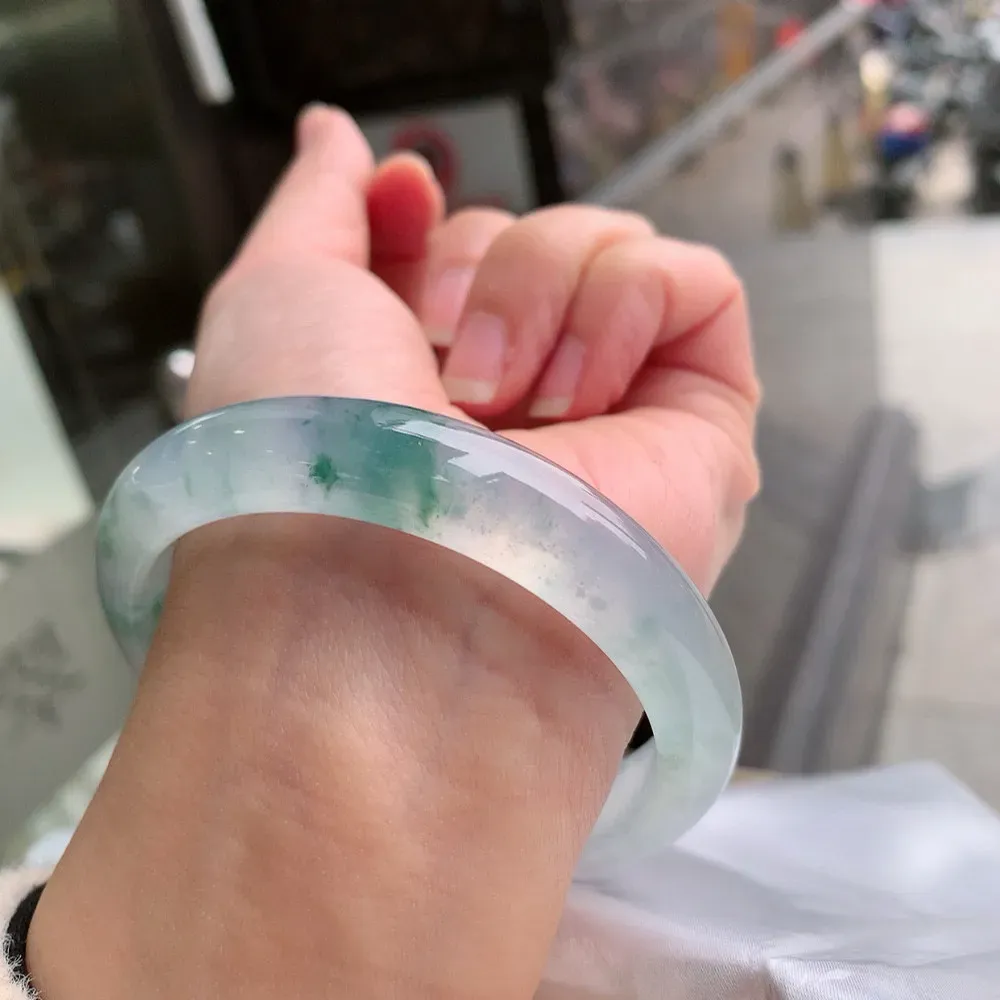 正圈玻璃种飘花 无瑕 尺寸:58.7/12.1/8.1种水好