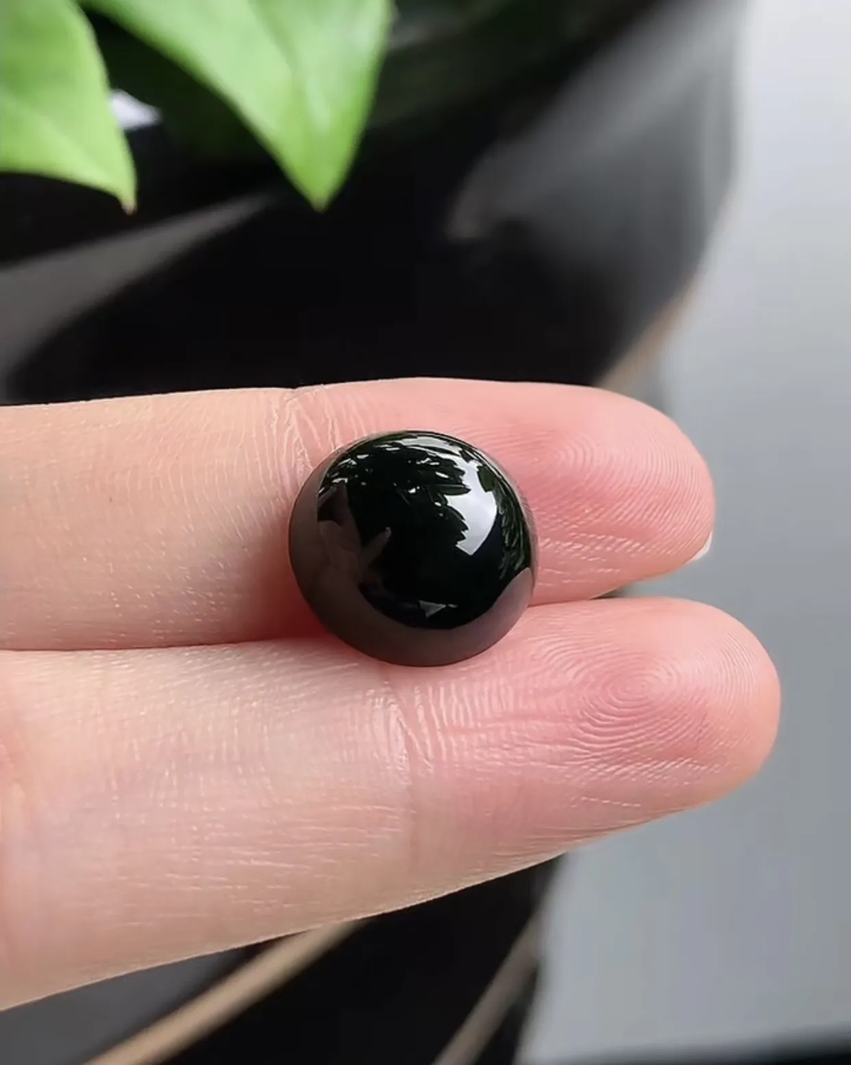 a货翡翠老坑冰种墨翠蛋面镶嵌件 打灯全透 尺寸12.3×11.6×6.5mm