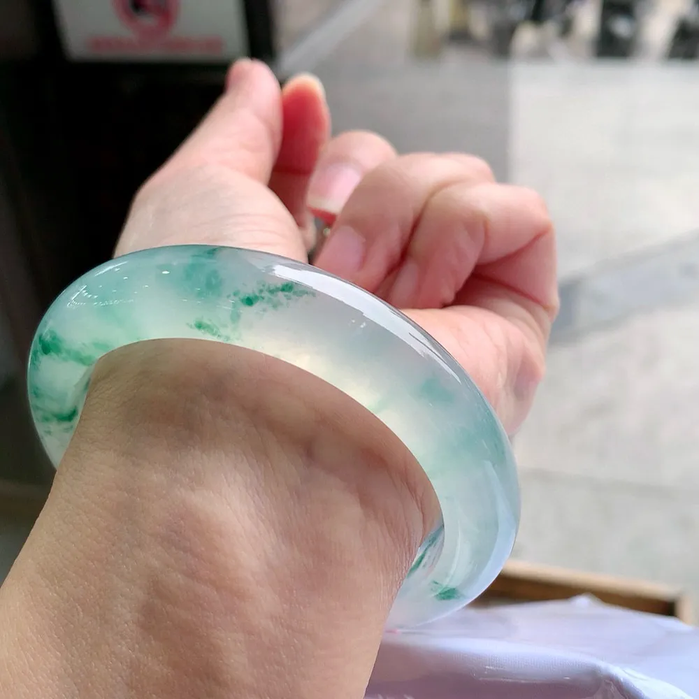 正圈玻璃种飘花 无瑕 尺寸:58.2/12.4/9.3 种水好 花美️️