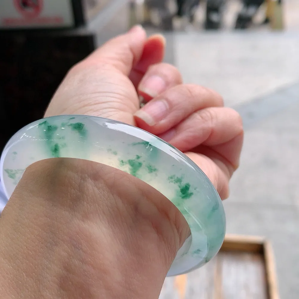 正圈玻璃种飘花 无瑕 尺寸:58.2/12.4/9.3 种水好 花美️️