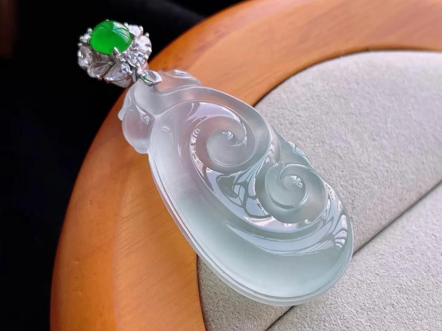 老坑高冰种起胶如意吊坠