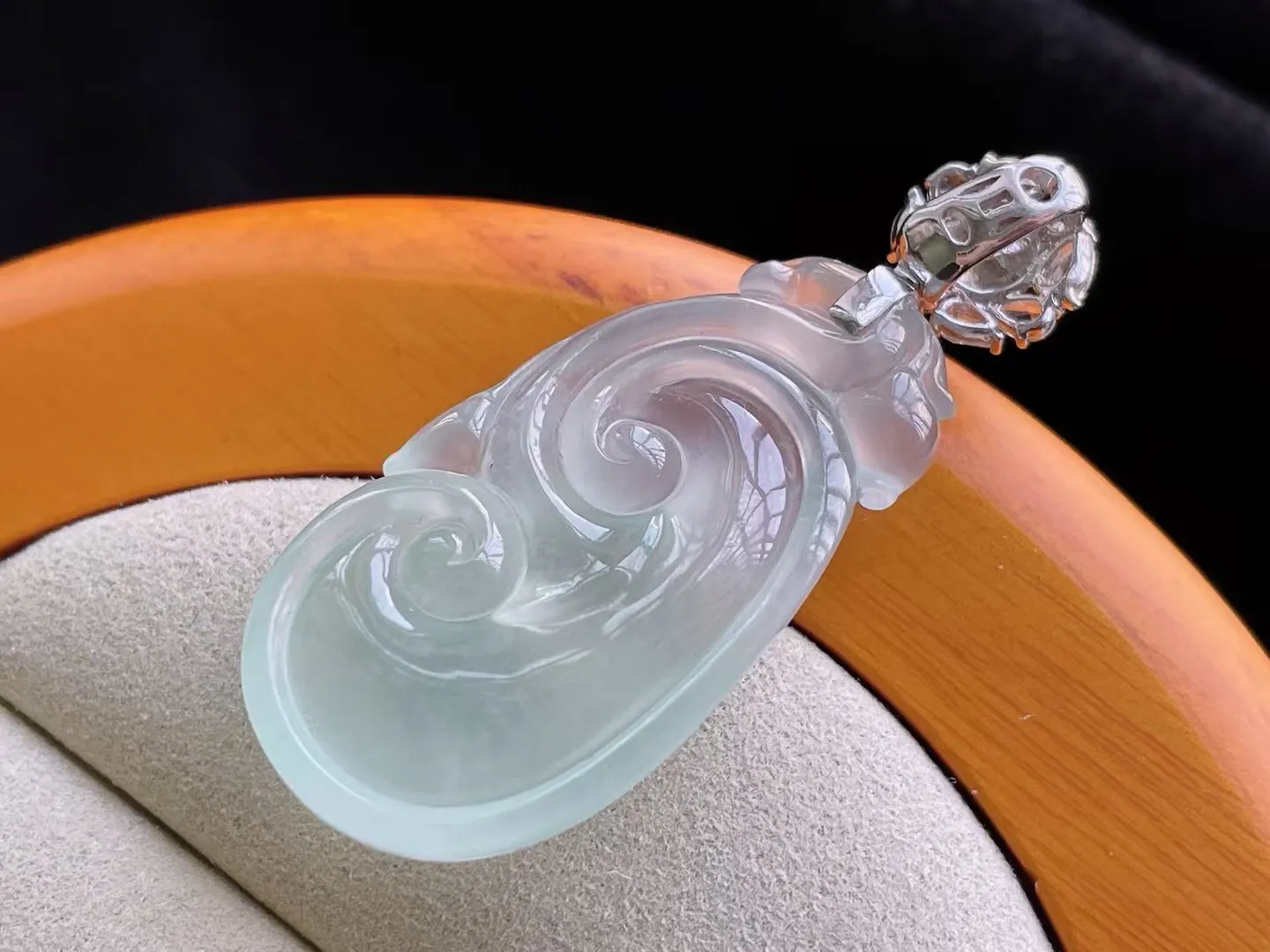 老坑高冰种起胶如意吊坠