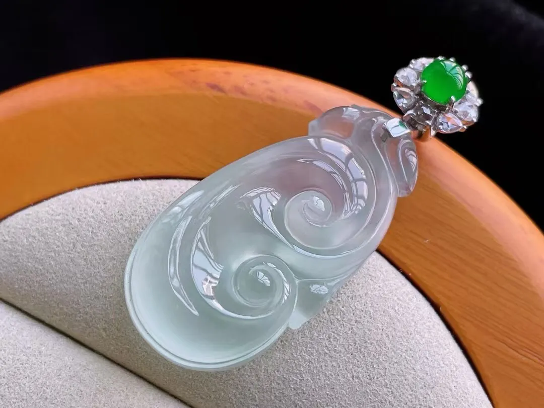 老坑高冰种起胶如意吊坠