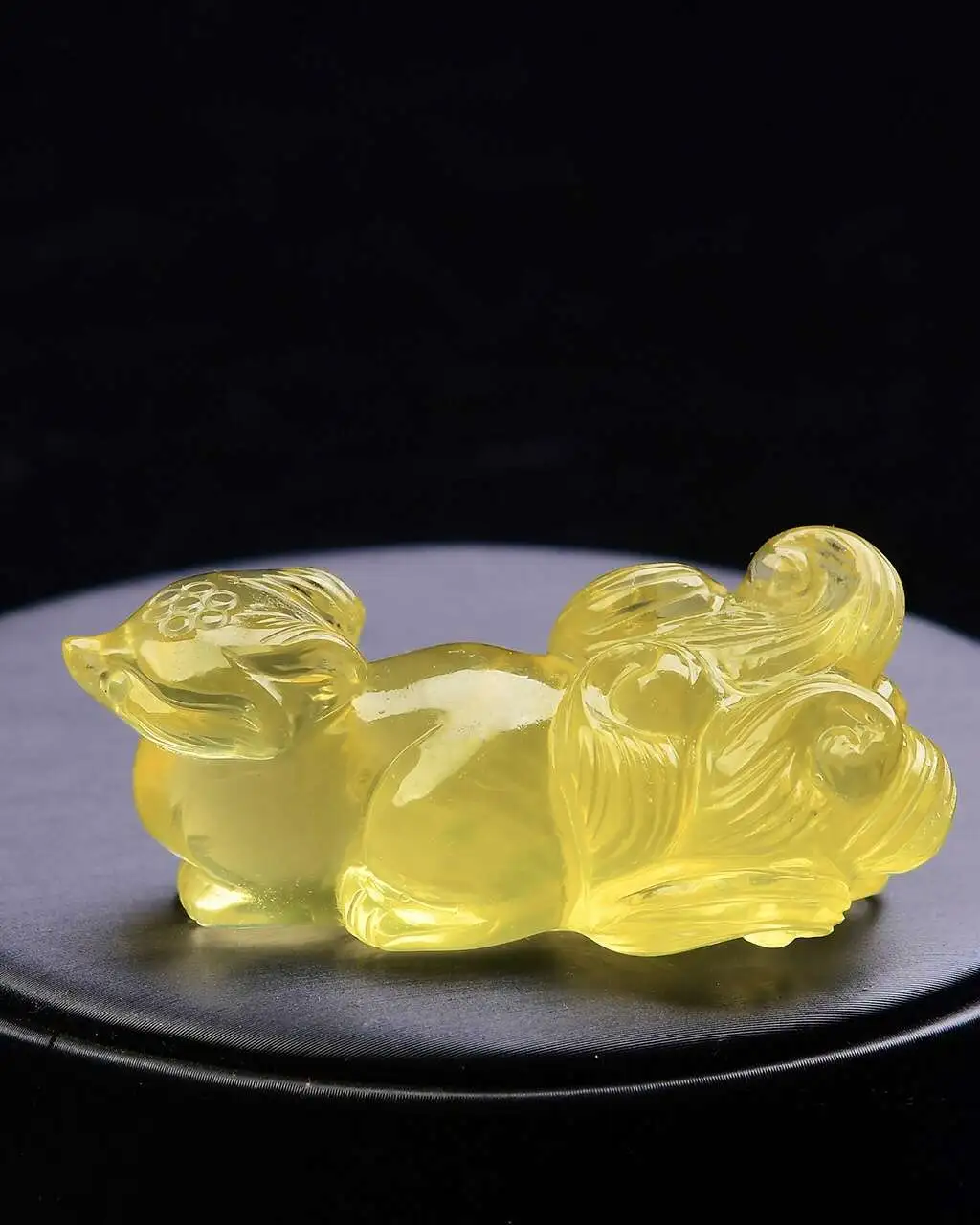 天然黄水晶九尾狐吊坠，黄水晶九尾狐小摆件，造型饱满，颜色漂亮，黄水晶九尾狐招财进宝。尺寸55*31*