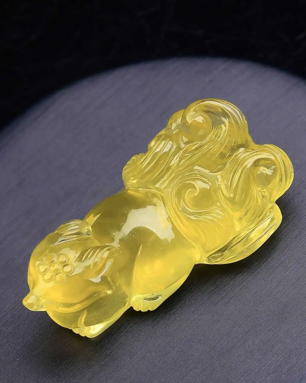 天然黄水晶九尾狐吊坠，黄水晶九尾狐小摆件，造型饱满，颜色漂亮，黄水晶九尾狐招财进宝。尺寸55*31*23mm  重量46克