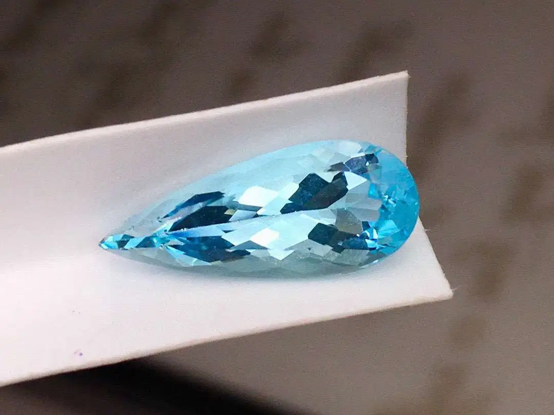 天然水滴圣玛利亚海蓝宝 重量:  3.71ct 规格: 17.5*7.24*5.77