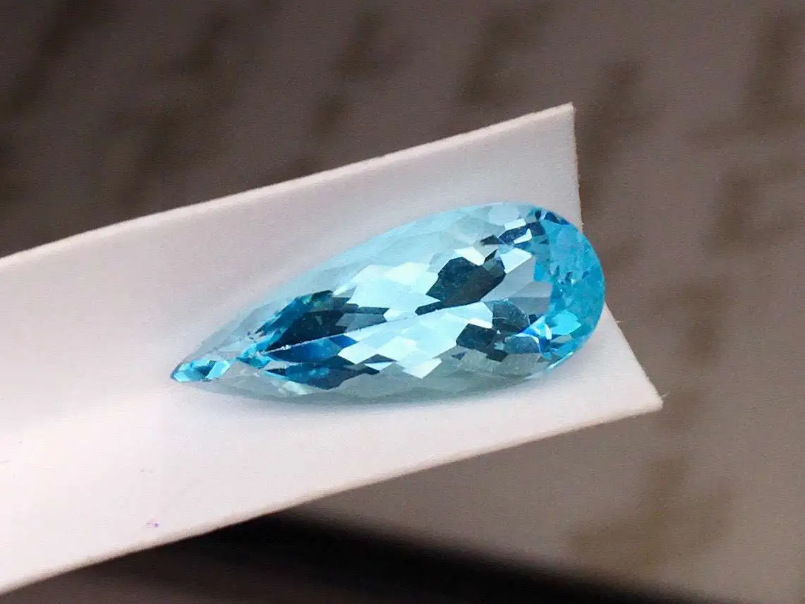 天然水滴圣玛利亚海蓝宝 重量:  3.71ct 规格: 17.5*7.24*5.77