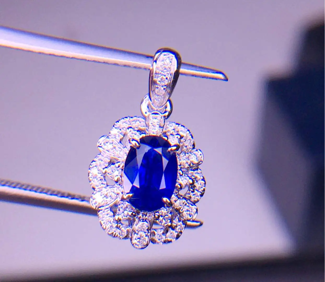 天然皇家蓝宝石吊坠 主石5.8*4 宝石0.9ct 18k 白金