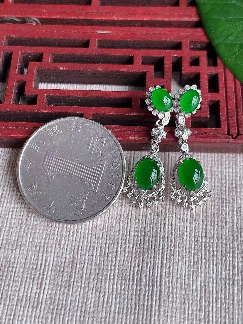 天然A货翡翠18K金伴钻镶嵌满绿蛋面耳坠 尺寸7×5.3×5.8mm 重量3.18g 0316