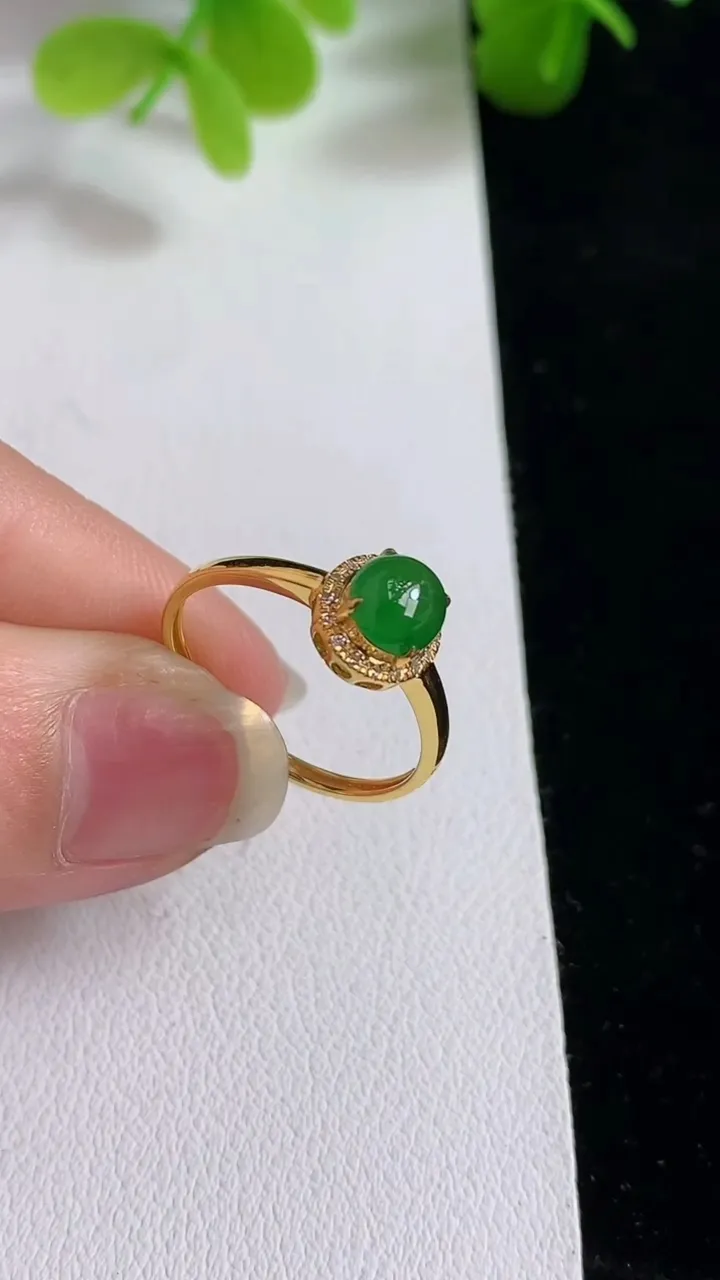 天然A货翡翠蛋面戒指，尺寸17-5.7-5.4，重量:1.23g2025年3月19日
工厂直销收藏佳
