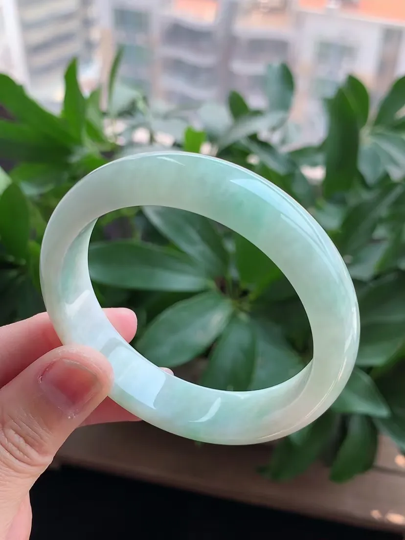 天然A货翡翠甜绿正装正圈手镯54-55圈口 尺寸54.7×13×7.3mm 重量54.22g 0316