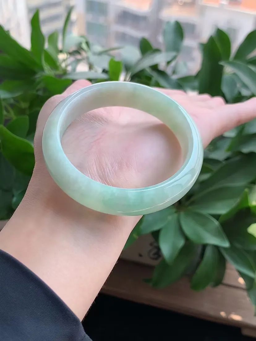 天然A货翡翠甜绿正装正圈手镯54-55圈口 尺寸54.7×13×7.3mm 重量54.22g 031