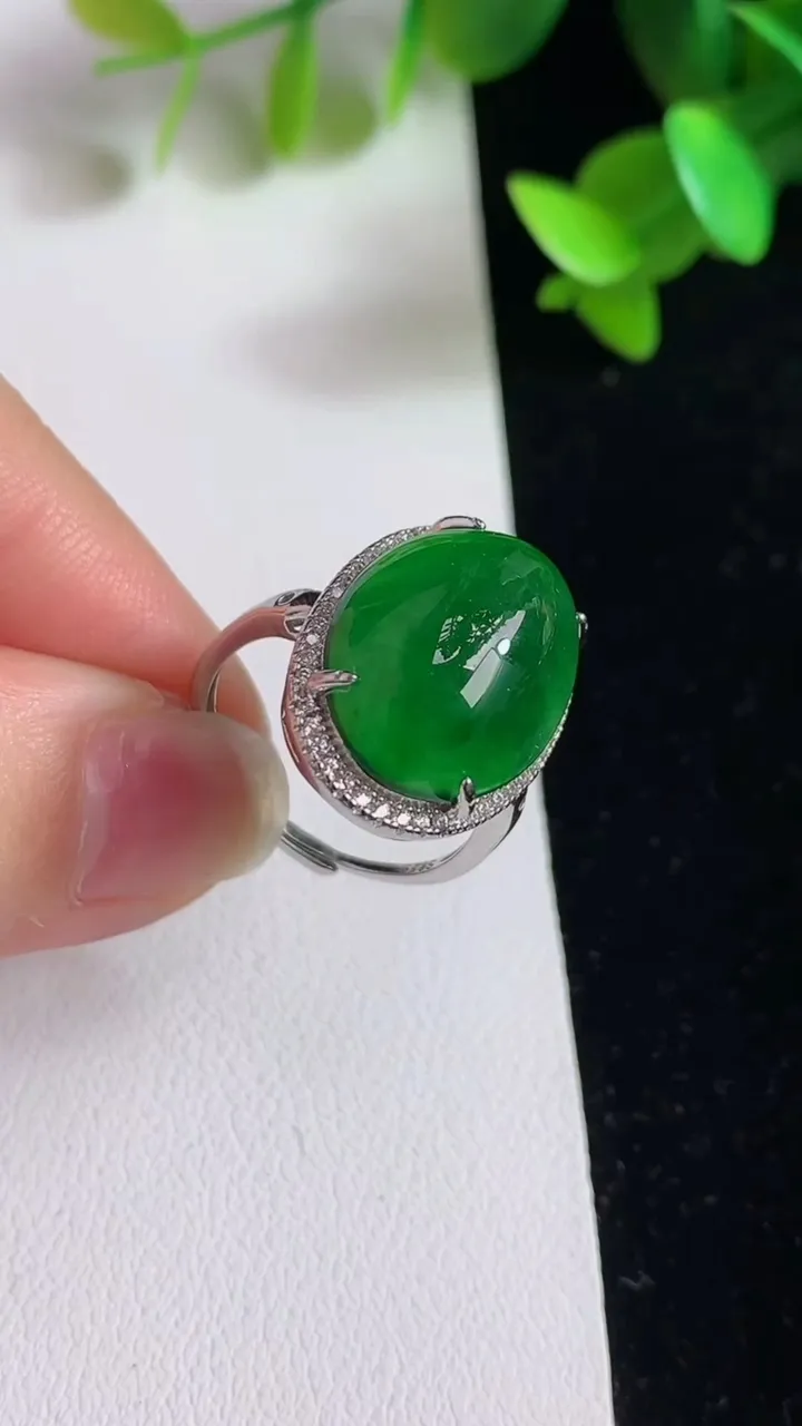天然A货翡翠蛋面戒指，尺寸17-13，重量:4.38g2025年3月19日
工厂直销收藏佳品,种好水