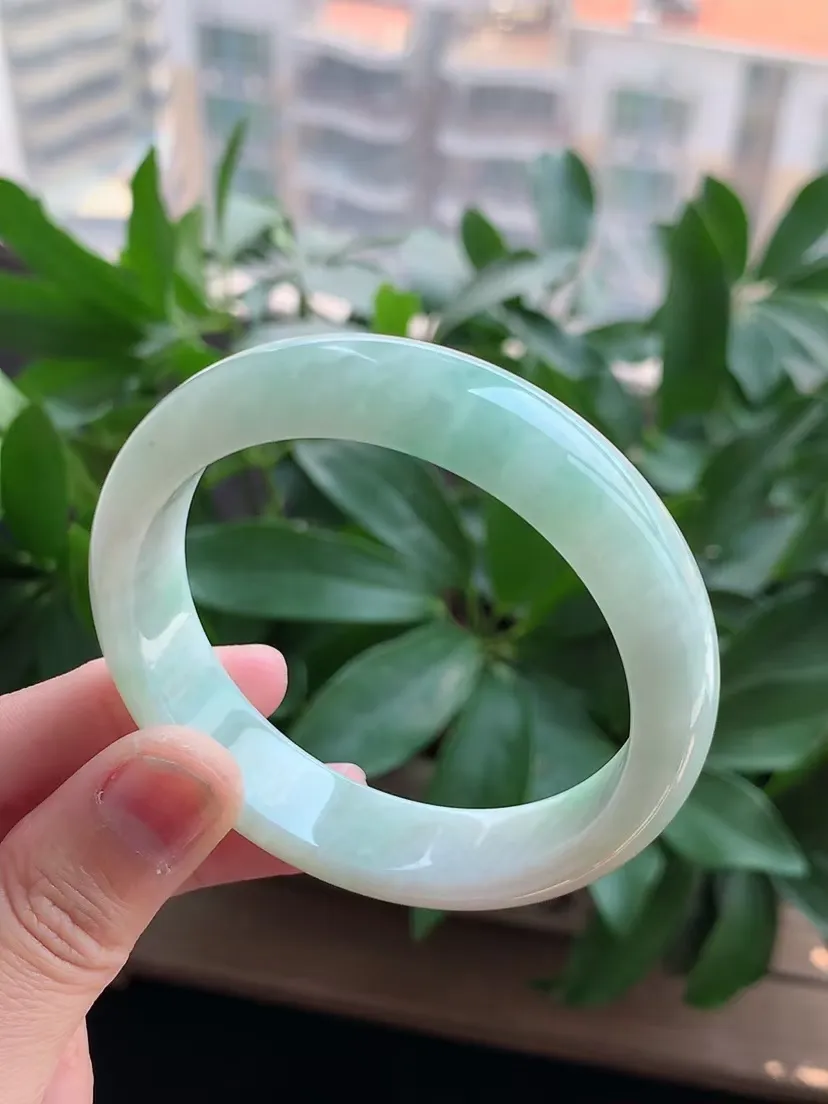 天然A货翡翠甜绿正装正圈手镯54-55圈口 尺寸54.7×13×7.3mm 重量54.22g 0316