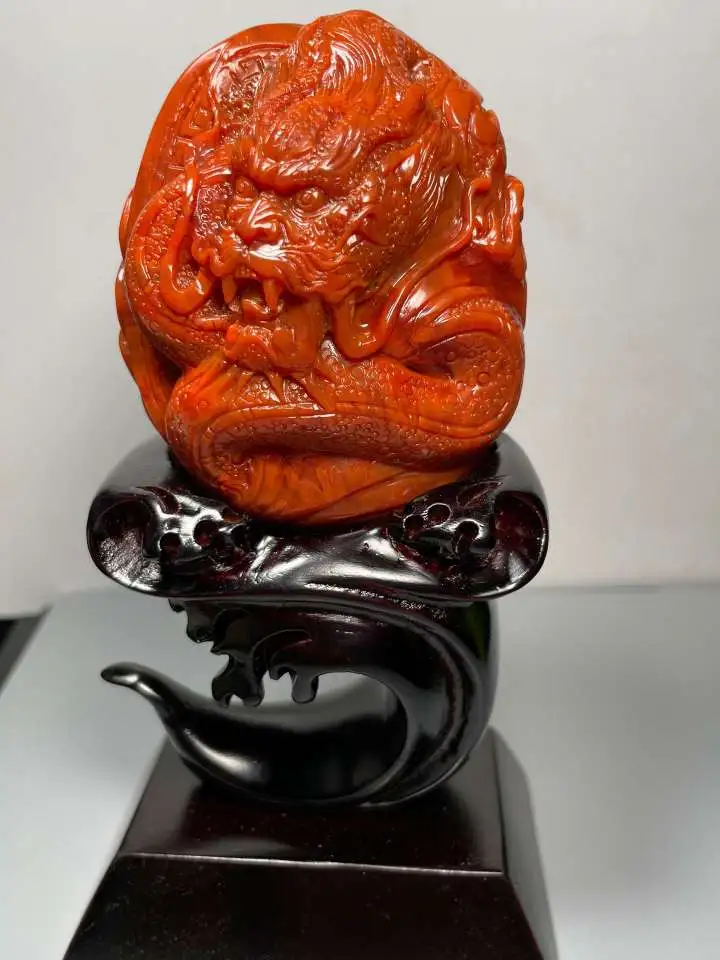 川料南红【龙】摆件，龙行天下，霸气足！雕工精美，质地细腻，招财转运。规格：72*61*39mm，重：233克