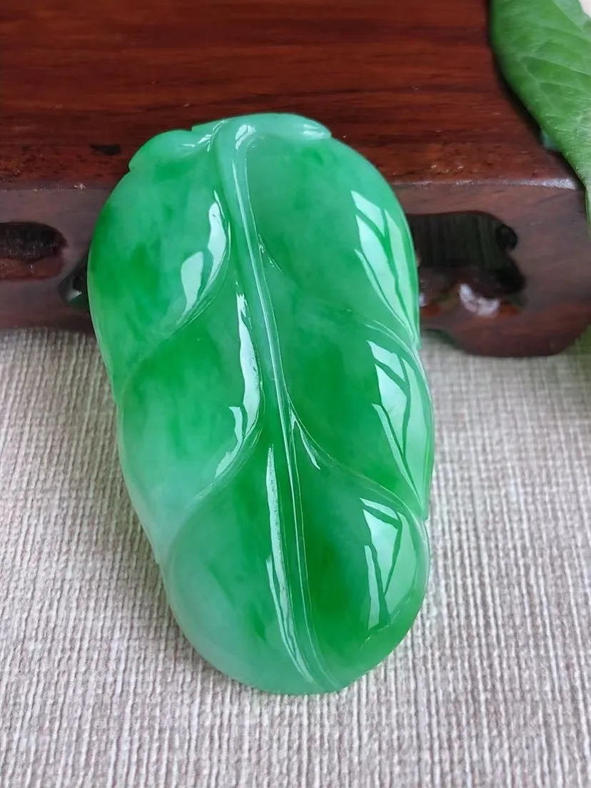 天然A货翡翠飘阳绿大叶子金枝玉叶镶嵌件 尺寸52.2×29.8×4.8m量14.19g 0316