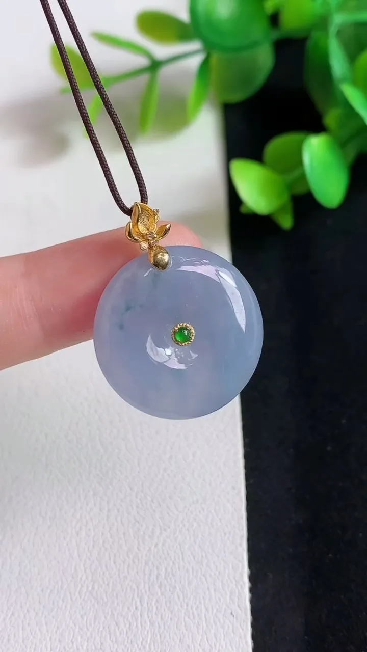 天然A货翡翠k金紫罗兰平安扣吊坠，尺寸21.2-4.5，重量:4.52g
3月21日