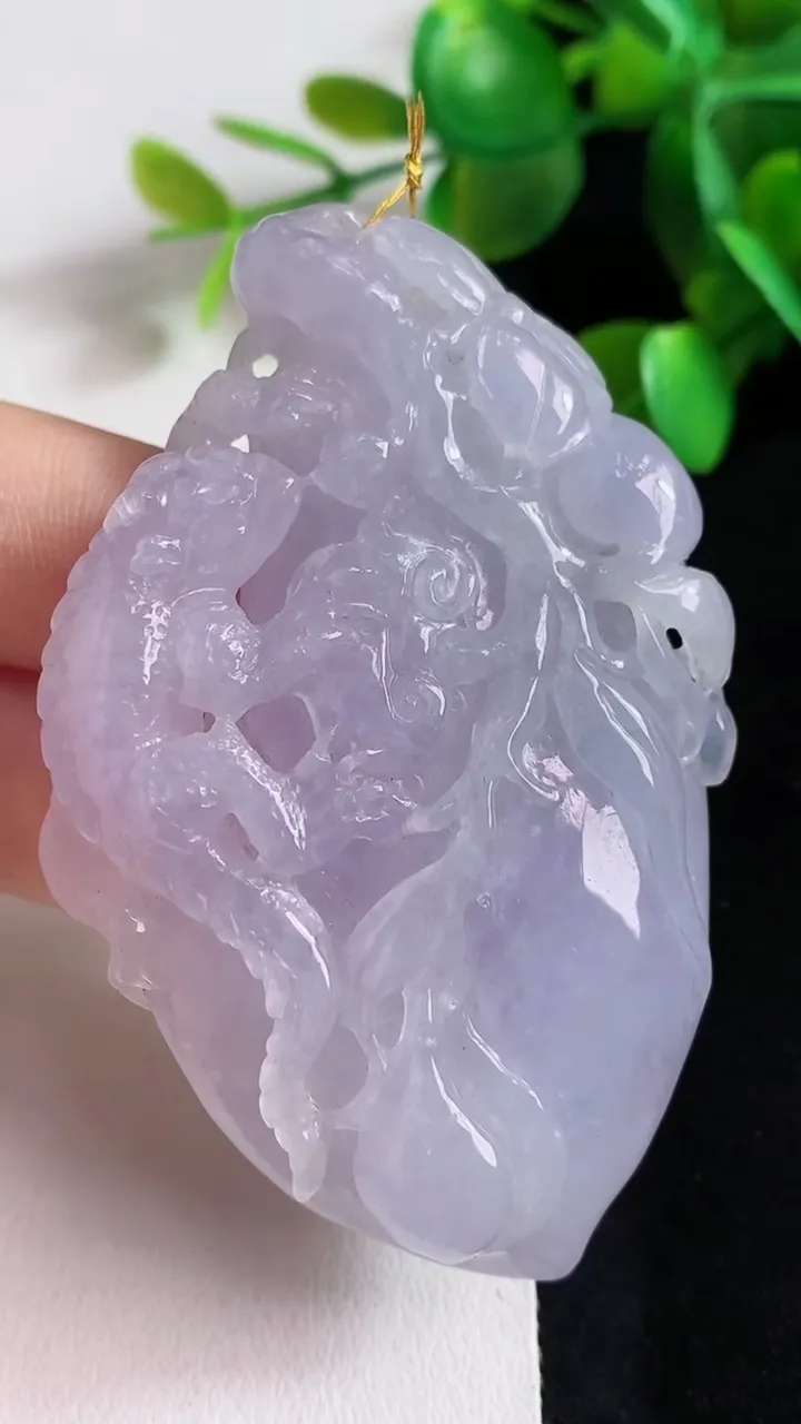 天然A货翡翠紫罗兰福瓜吊坠，尺寸68-43.4-11.4，重量:54.39g
3月21日