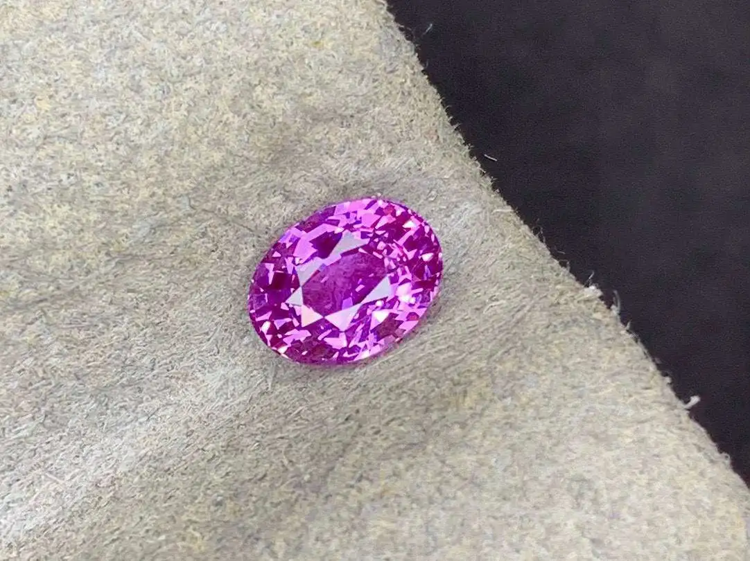 天然薰衣草紫蓝宝石 重量: 1.05ct  规格: 6.2*4.8*3.8