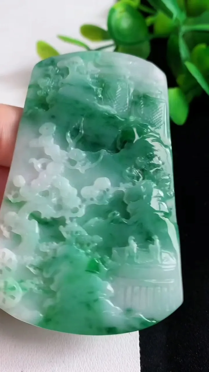 天然A货翡翠山水牌吊坠，尺寸74-46.4-6.6，重量:49.77g
3月21日